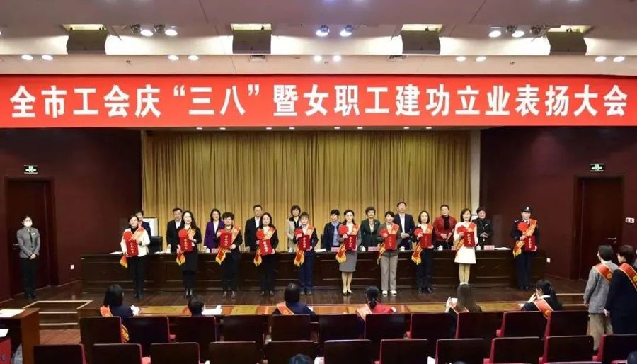 巾幗別樣紅！她，榮獲“市女職工建功立業標兵”